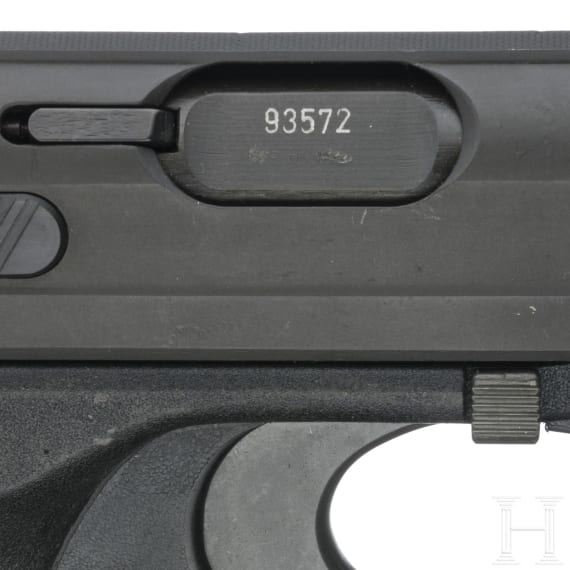 Heckler & Koch VP 70 Z, mit Anschlagschaft und Beriemung