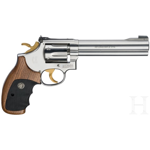 Smith & Wesson Mod. 617-1, im Koffer