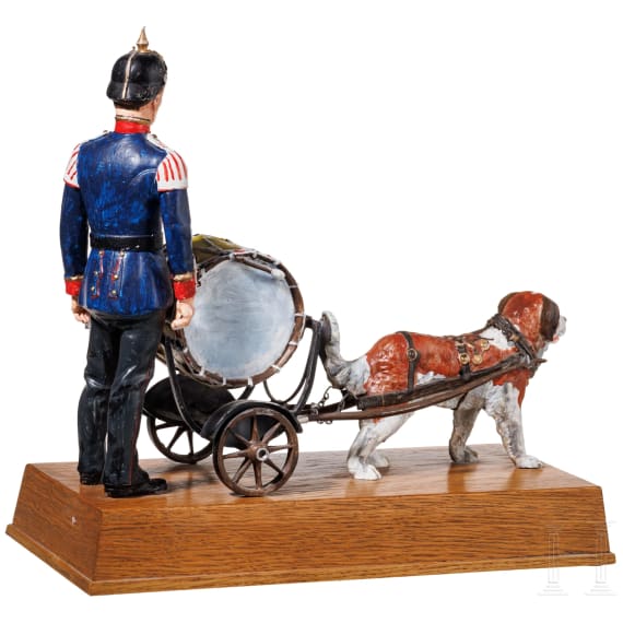 Paukenwagen und Hund, Metallfigur auf Sockel, 20. Jhdt.