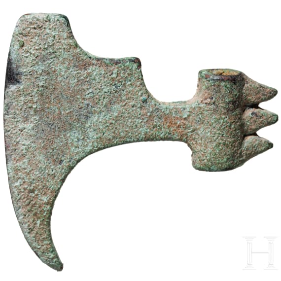 Bronzene Axt mit unten spitz ausgezogener Klinge, Luristan, sp&auml;tes 2. Jtsd. v. Chr.