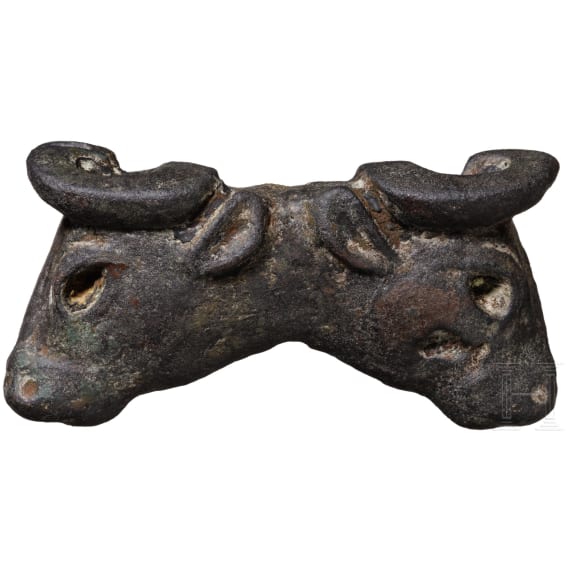 Zwei antithetisch angeordnete Stierk&ouml;pfe, Bronze, neosumerisch, sp&auml;tes 3. Jtsd. v. Chr.