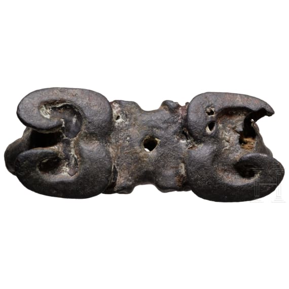 Zwei antithetisch angeordnete Stierk&ouml;pfe, Bronze, neosumerisch, sp&auml;tes 3. Jtsd. v. Chr.