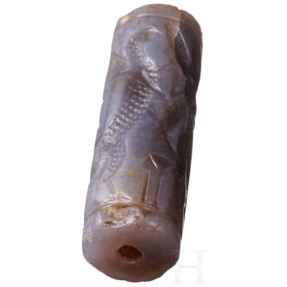 Gro&szlig;es Rollsiegel aus grauem Chalcedon, Zeit der assyrischen Dominanz &uuml;ber das babylonische Reich, 9. - 7. Jhdt. v. Chr.