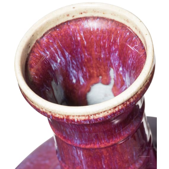 Ringhals-Vase aus Porzellan mit Flamb&eacute;-Glasur, China, 19. Jhdt.