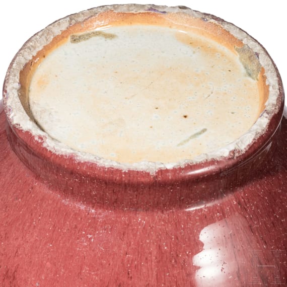 Sang-de-boeuf glasierte Vase mit Elefanten-Henkeln, Qing-Dynastie, 19. Jhdt.