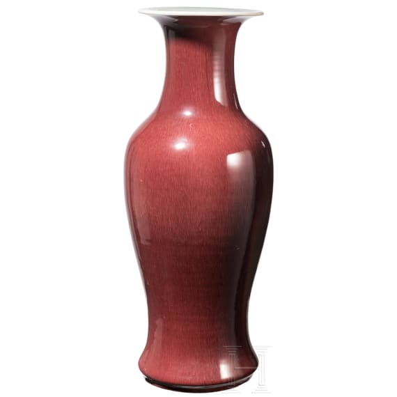 Gro&szlig;e sang-de-boeuf-glasierte Vase, China, Qing-Dynastie, 19. Jhdt.