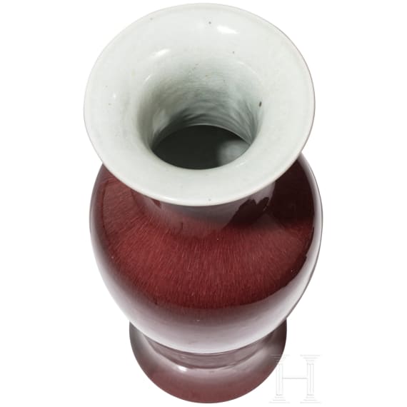 Gro&szlig;e sang-de-boeuf-glasierte Vase, China, Qing-Dynastie, 19. Jhdt.