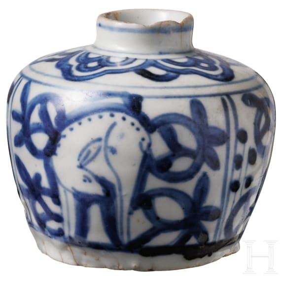 Kleines blau-wei&szlig;es Gef&auml;&szlig; mit Hirschen, China, Ming-Dynastie (1368 - 1644)