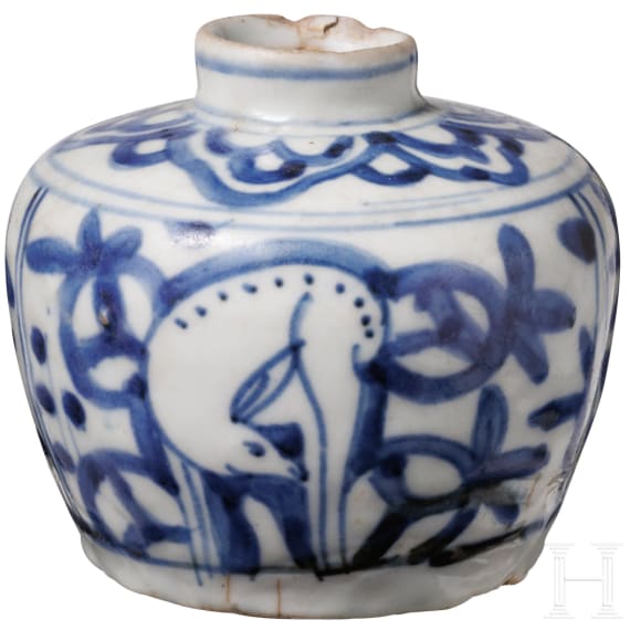 Kleines blau-wei&szlig;es Gef&auml;&szlig; mit Hirschen, China, Ming-Dynastie (1368 - 1644)