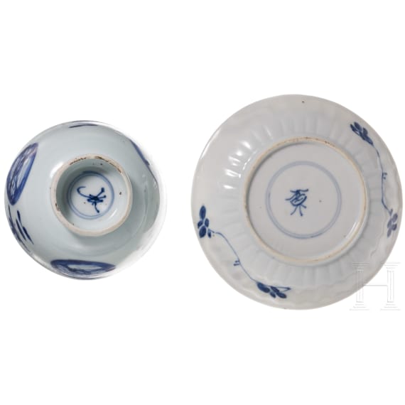 Blau-wei&szlig;es Koppchen und kleiner Teller, China, Kangxi-Periode, um 1700