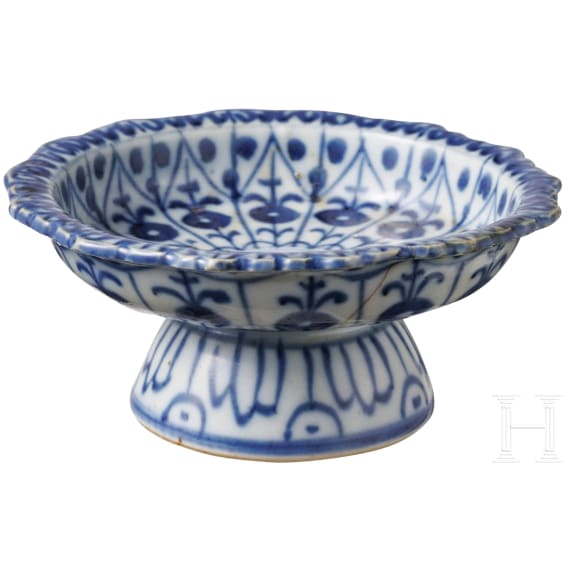 Blau-wei&szlig;e Tazza (Fu&szlig;schale), China, 19. Jhdt.
