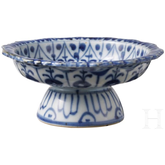 Blau-wei&szlig;e Tazza (Fu&szlig;schale), China, 19. Jhdt.