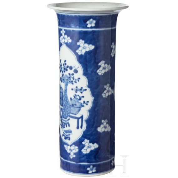 Blau-wei&szlig;e Stangenvase, China, sp&auml;tes 19. Jhdt.