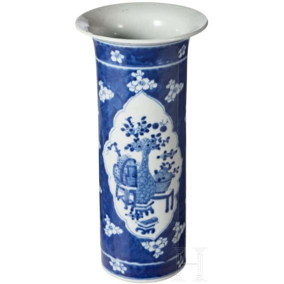 Blau-wei&szlig;e Stangenvase, China, sp&auml;tes 19. Jhdt.