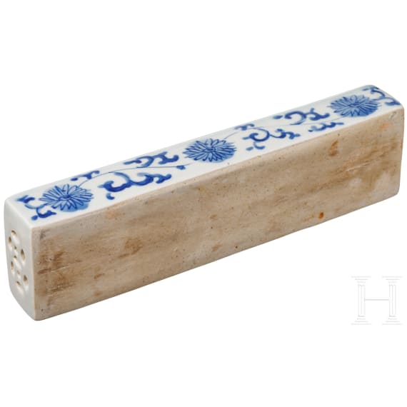 Blau-wei&szlig;es Papiergewicht, China, 20. Jhdt.
