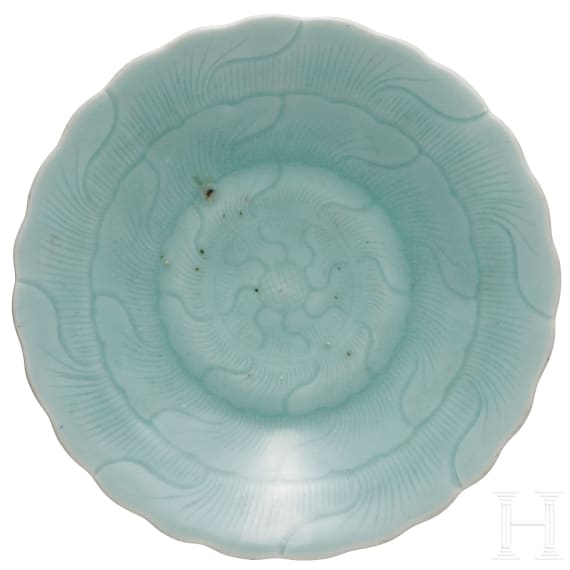 Seladonglasierter Lotus-Teller, China, 20. Jhdt.