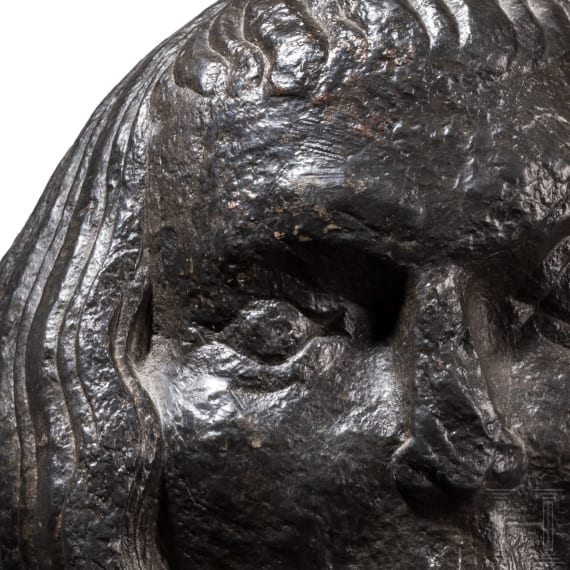 Romanischer m&auml;nnlicher Kopf aus pierre noire de Tournai, Tournai, 12. Jhdt.