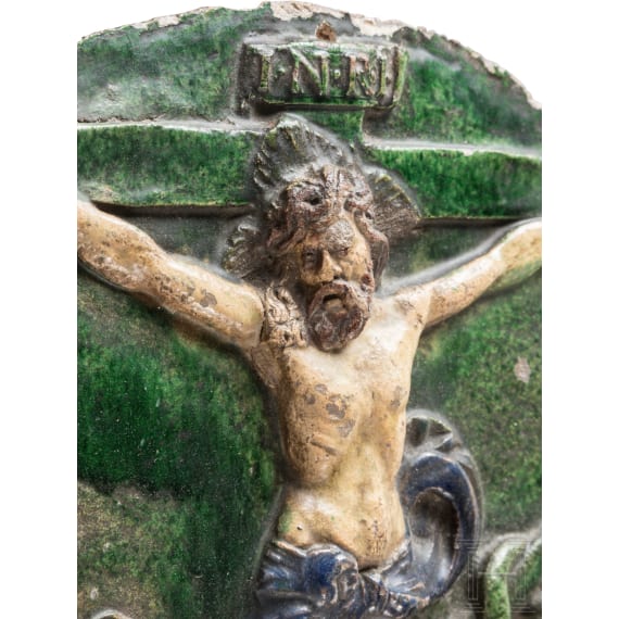 Hafnerkeramik-Bildtafel mit Kreuzigungsrelief, s&uuml;ddeutsch/&Ouml;sterreich, um 1600