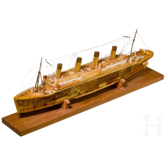 Alfred Schlegge (1923 - 2015) - Bernsteinmodell der RMS Titanic, deutsch, um 1940/50