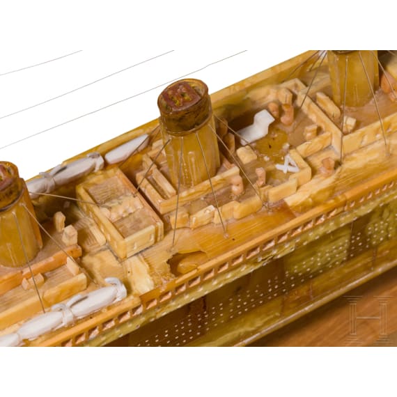 Alfred Schlegge (1923 - 2015) - Bernsteinmodell der RMS Titanic, deutsch, um 1940/50