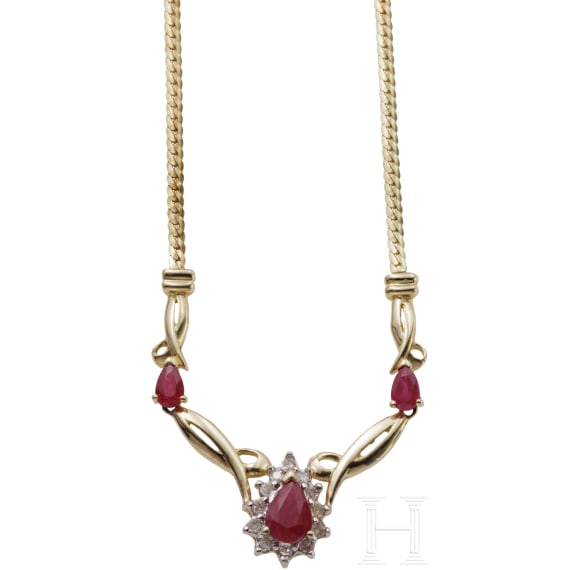Goldkette mit Rubinen