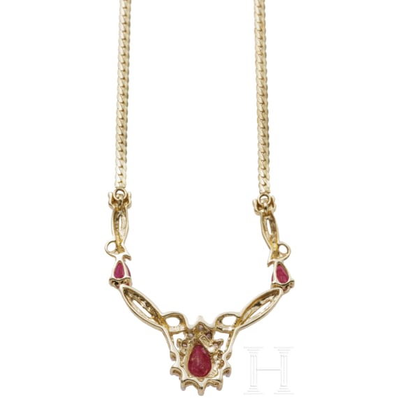 Goldkette mit Rubinen