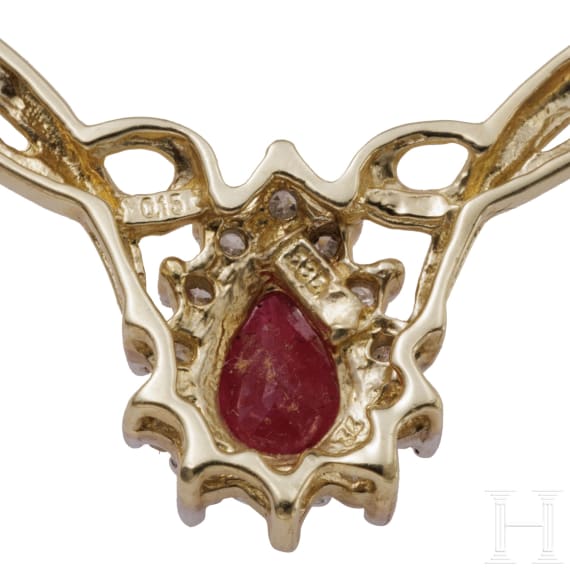 Goldkette mit Rubinen