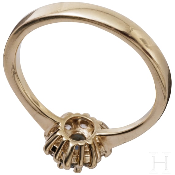 Ring mit Saphir