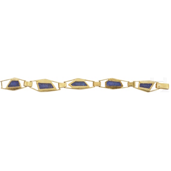 An 18ct gold and lapis lazuli bracelet