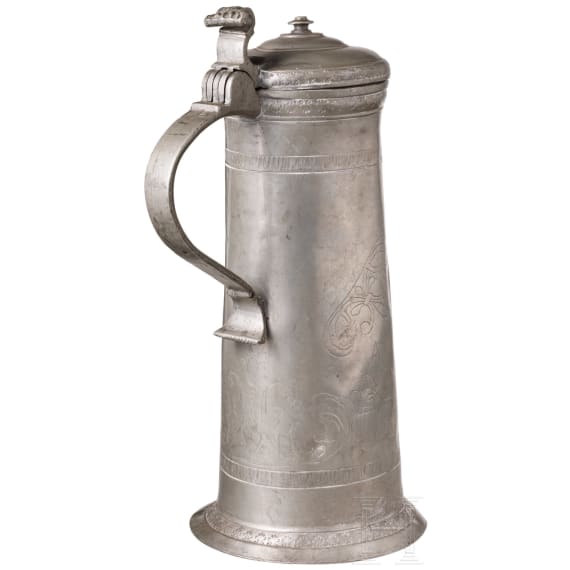Gravierte Palmettenkanne aus Zinn, Siebenb&uuml;rgen, Sch&auml;ssburg (Sighisoara), fr&uuml;hes 17. Jhdt.
