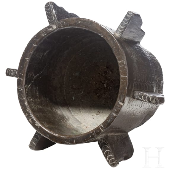 A large Hispano-Moresque bronze mortar, 16th/17th century