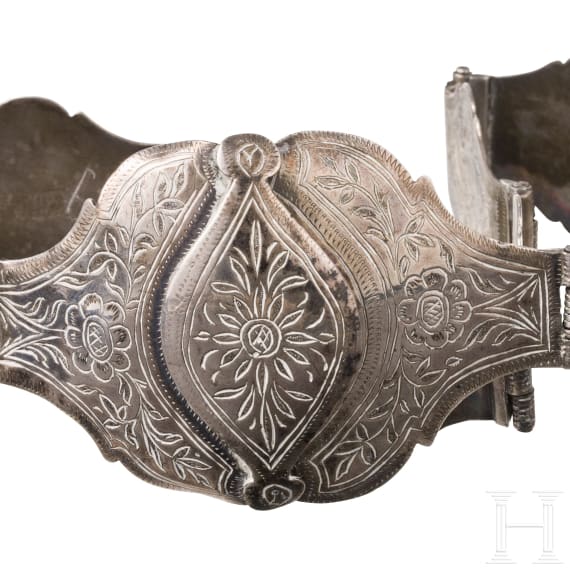 Zwei G&uuml;rtel, Kaukasus, um 1900