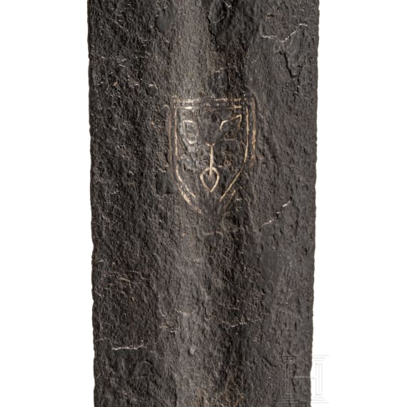 Bedeutendes ritterliches Schwert mit Wappen und Inschrift, deutsch, um 1100 - 1150
