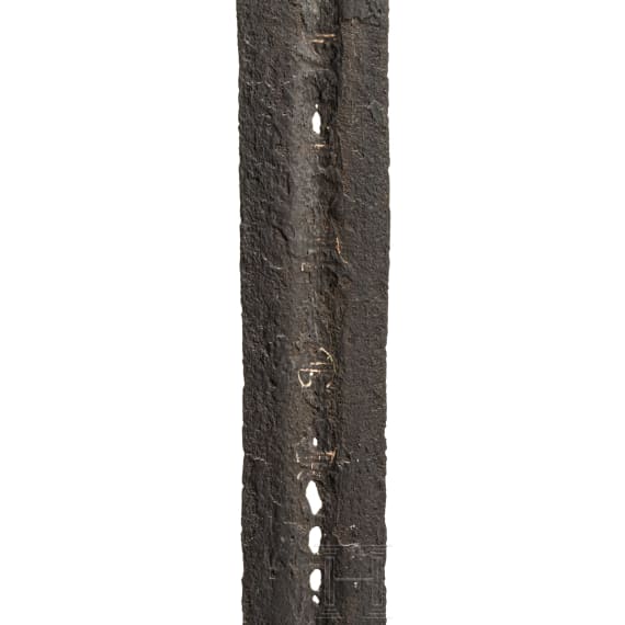 Bedeutendes ritterliches Schwert mit Wappen und Inschrift, deutsch, um 1100 - 1150