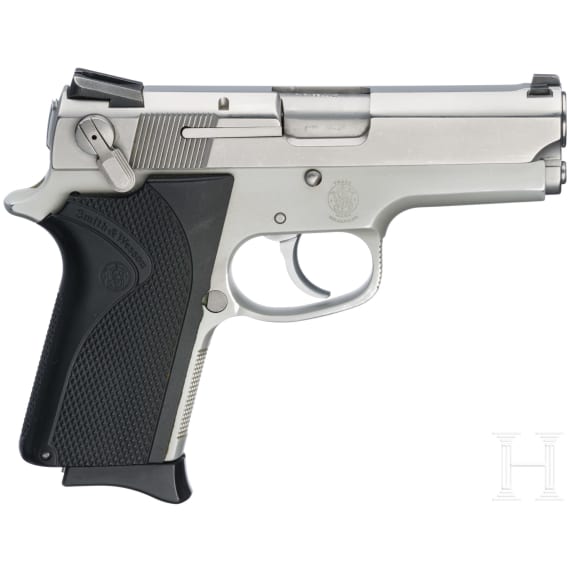 A Smith & Wesson Mod. 3913