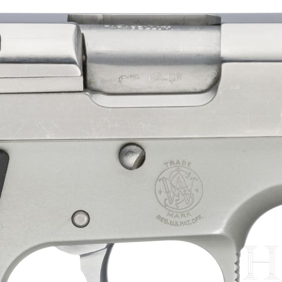 A Smith & Wesson Mod. 3913
