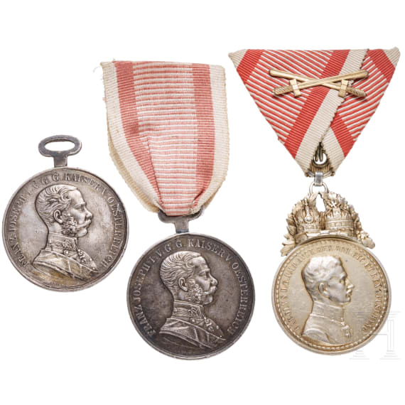 Zwei Tapferkeitsmedaillen und eine Medaille Signum Laudis