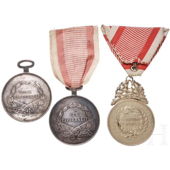 Zwei Tapferkeitsmedaillen und eine Medaille Signum Laudis