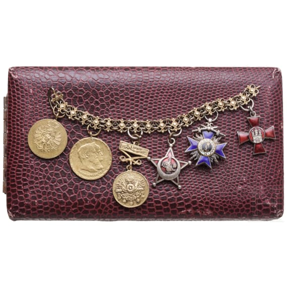 Sechsteiliges Miniaturenkettchen