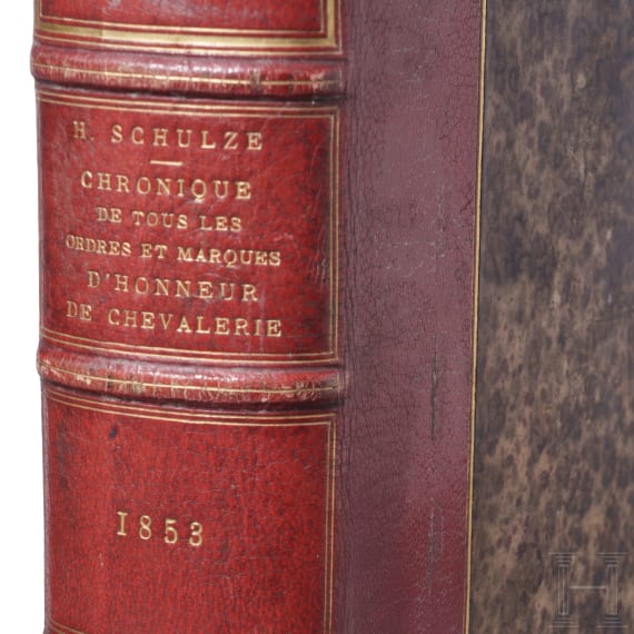 A book "Chronique de tous les ordres de chevalerie"