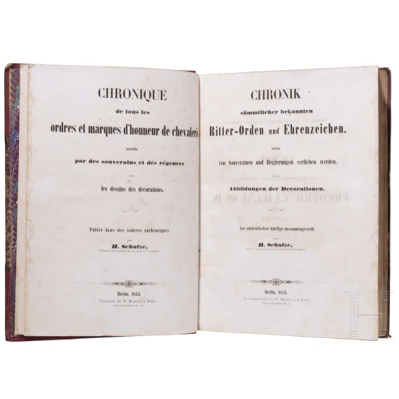 A book "Chronique de tous les ordres de chevalerie"