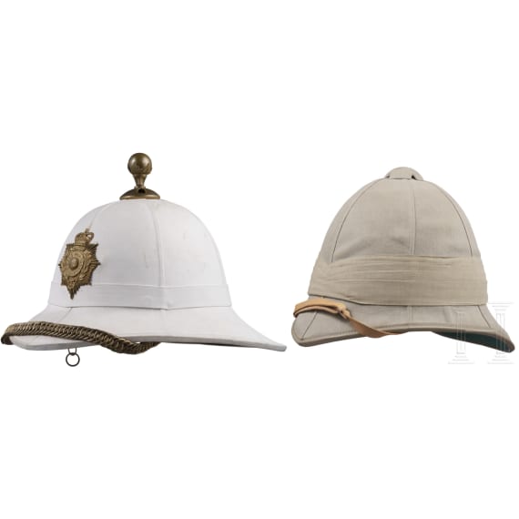Zwei Tropenhelme und ein Stahlhelm, 20. Jhdt.
