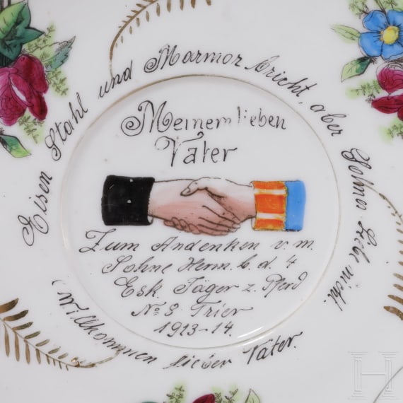 Ein Paar Reservistentassen mit Untertassen eines J&auml;gers zu Pferd, 1913-14