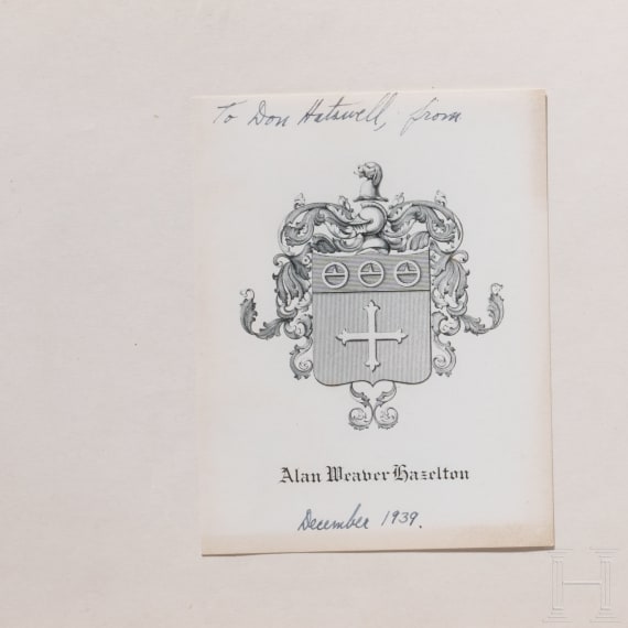 Gedenkbuch mit Chiffre "A" unter Gro&szlig;herzogskrone, Foto von Gro&szlig;f&uuml;rst Sergey Alexandrovich und Elisaveta Feodorovna sowie zwei B&uuml;cher, Russland, 1901 - 1914