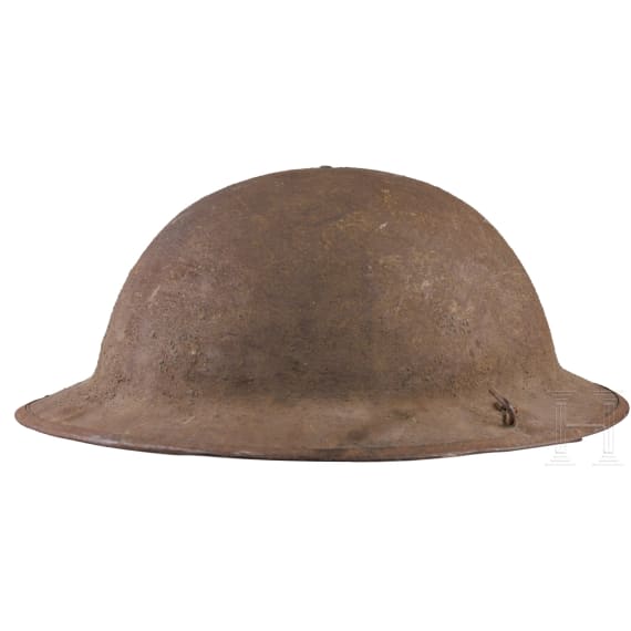Stahlhelm M 17 "Brodie" mit einer Halterung f&uuml;r das Kettenvisier