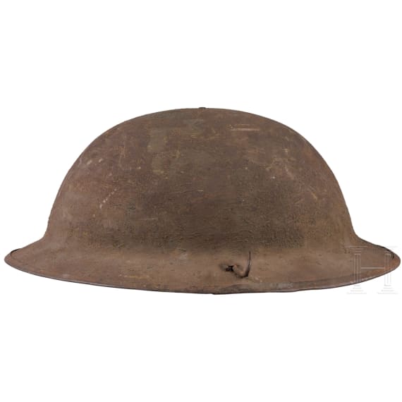 Stahlhelm M 17 "Brodie" mit einer Halterung f&uuml;r das Kettenvisier