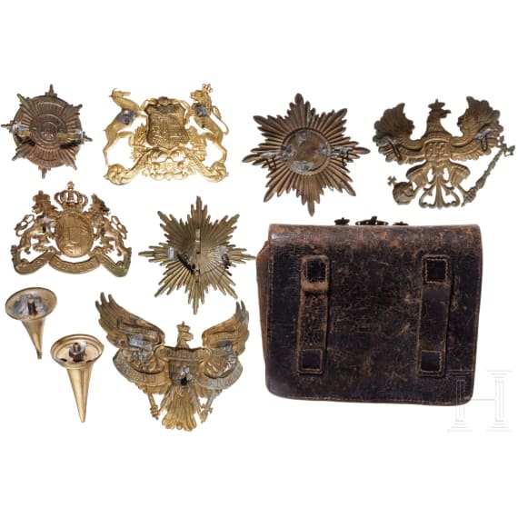 Kleine Sammlung Helmembleme, um 1900