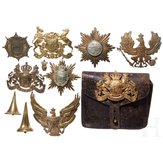 Kleine Sammlung Helmembleme, um 1900