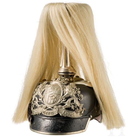 Helm M 1886 f&uuml;r Mannschaften der Kavallerie mit wei&szlig;em Paradebusch