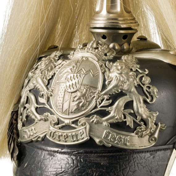 Helm M 1886 f&uuml;r Mannschaften der Kavallerie mit wei&szlig;em Paradebusch